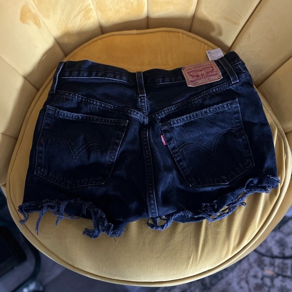Levi's 501 Women's Black Denim Shorts size 27 - Picture 1 of 4